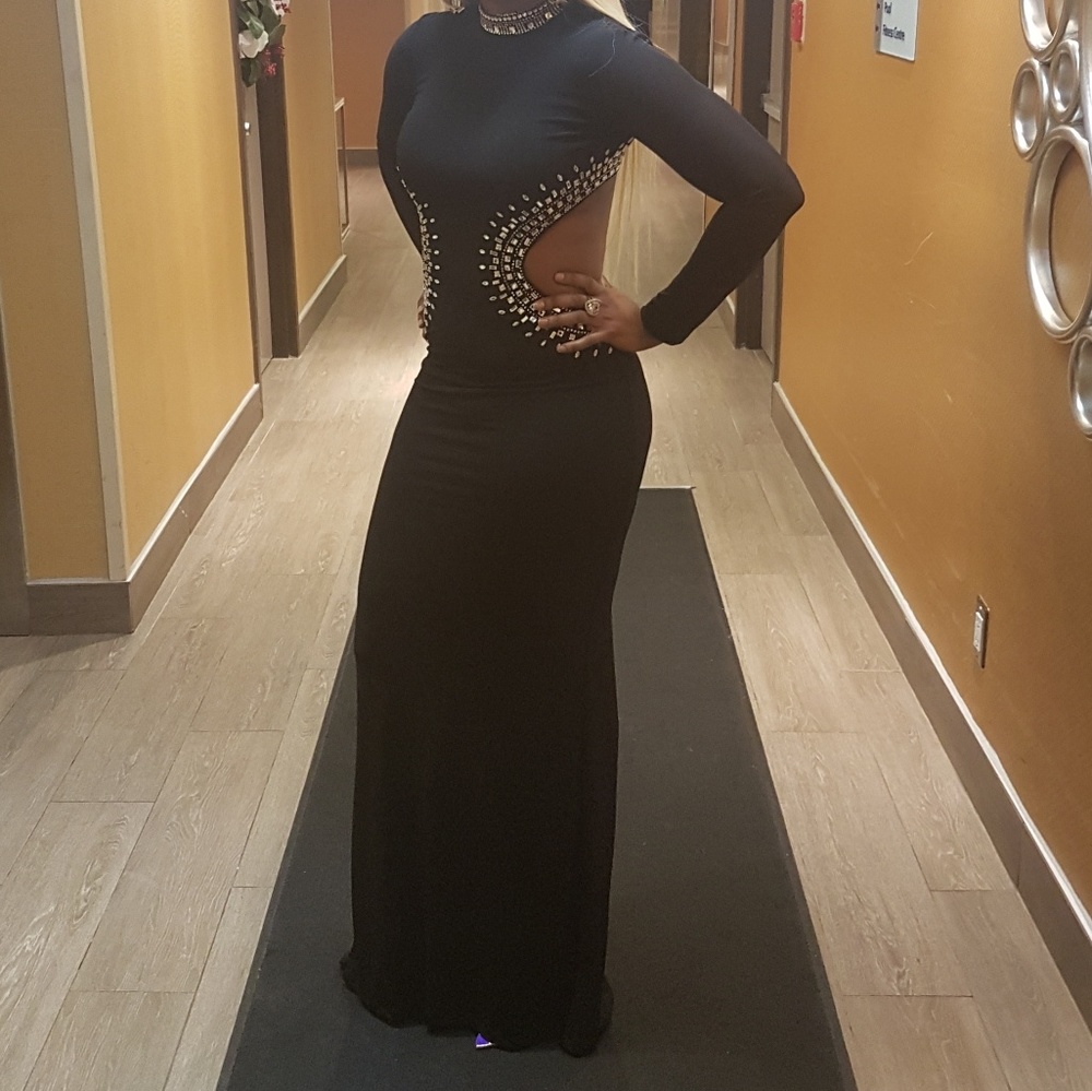Dress - Picture 3 of 3